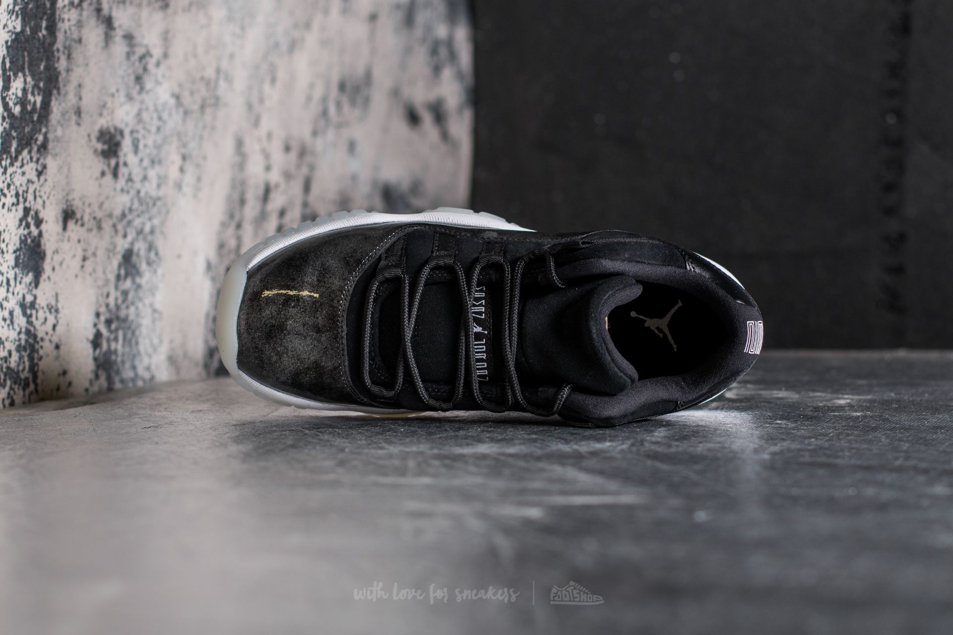Chaussures et baskets femme Air Jordan 11 Retro Low BG Black