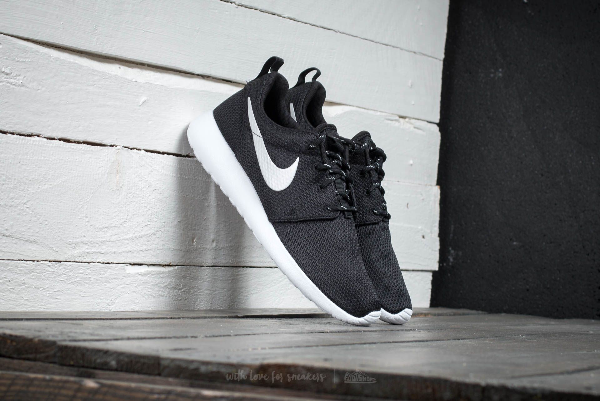 Zapatos Nike WMNS Rosherun Black/Mettalic Platinum-White
