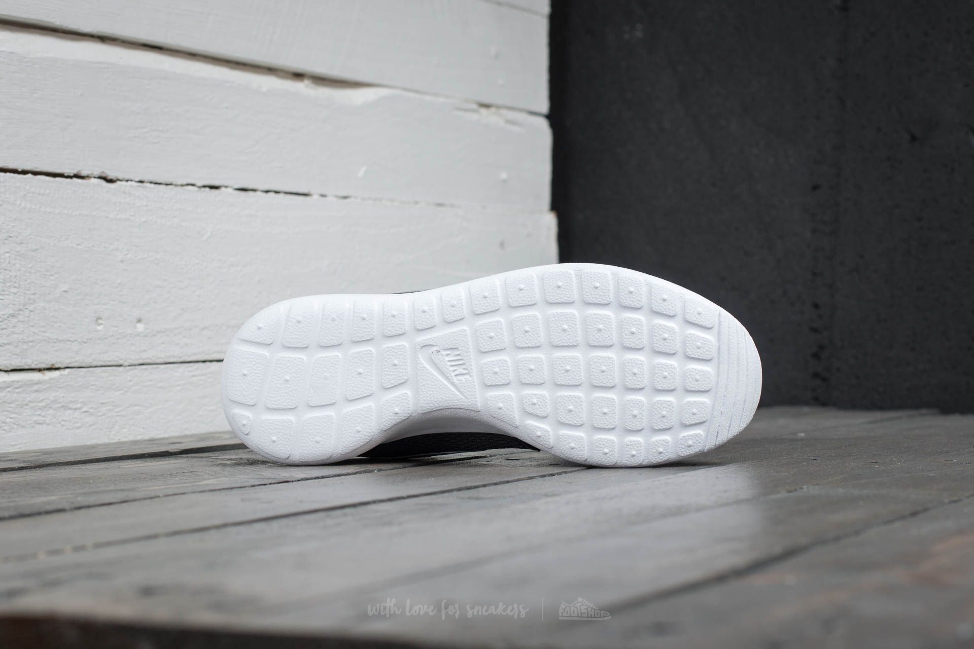 Zapatos Nike WMNS Rosherun Black/Mettalic Platinum-White