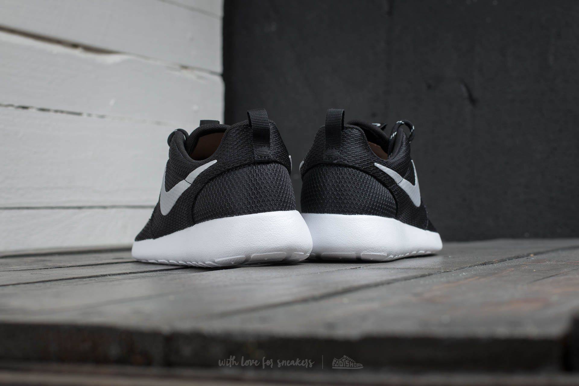 Zapatos Nike WMNS Rosherun Black/Mettalic Platinum-White