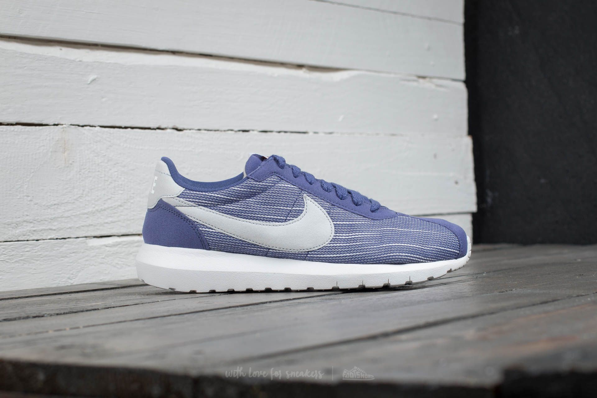 Scarpe donna Nike W Roshe LD- 1000 Dark Purple/ Pure Platinum-Sumit White