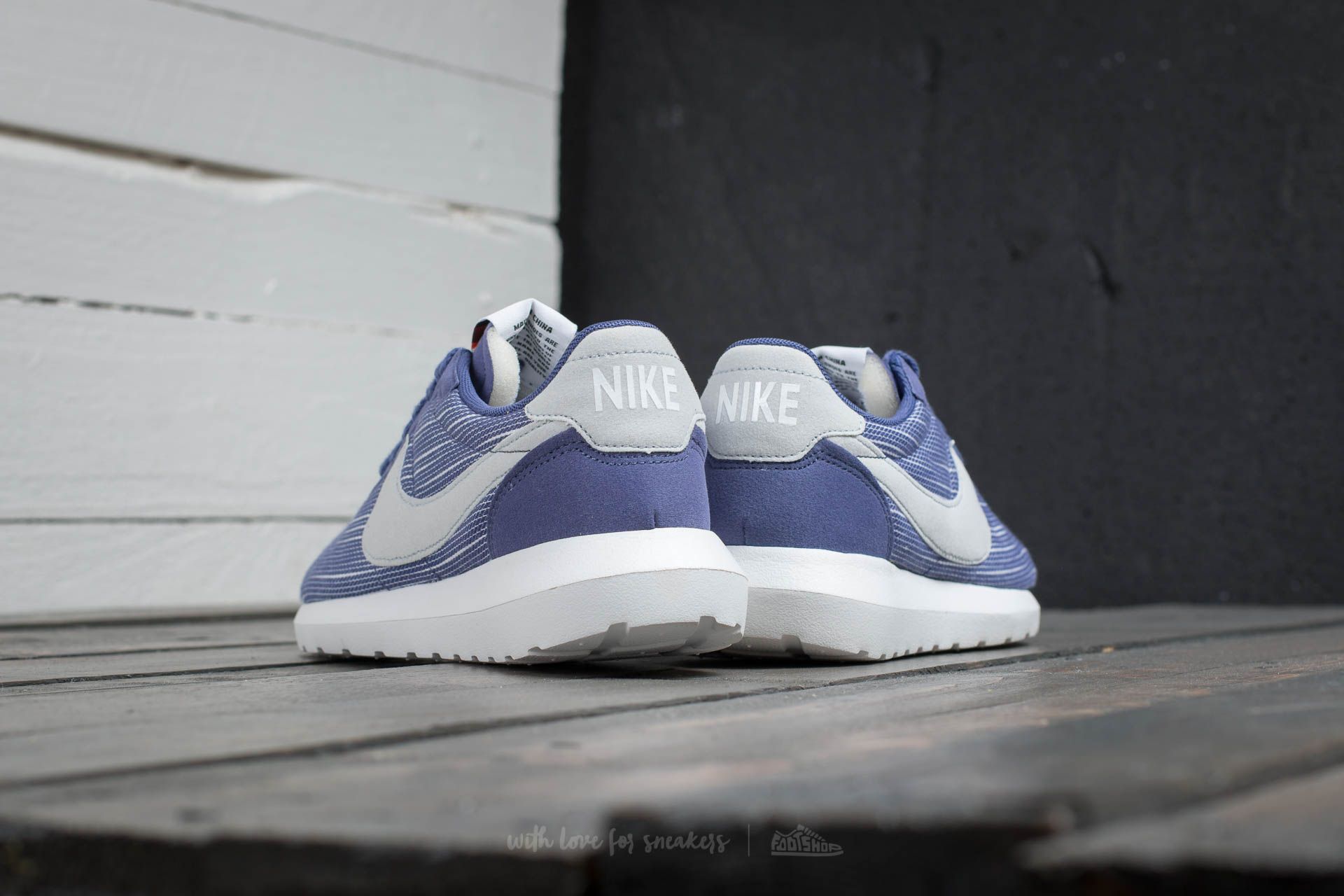 Scarpe donna Nike W Roshe LD- 1000 Dark Purple/ Pure Platinum-Sumit White