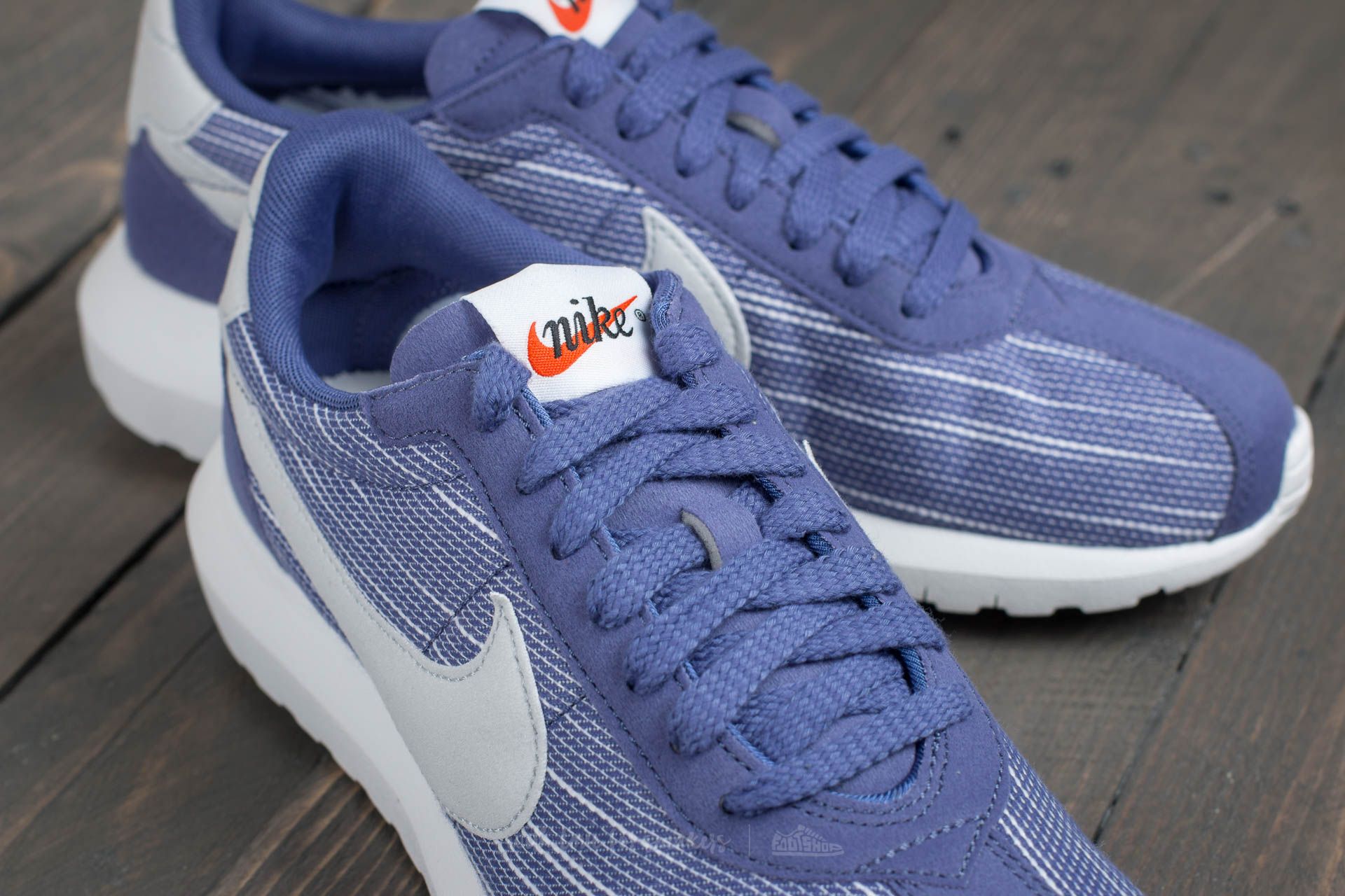 Scarpe donna Nike W Roshe LD- 1000 Dark Purple/ Pure Platinum-Sumit White