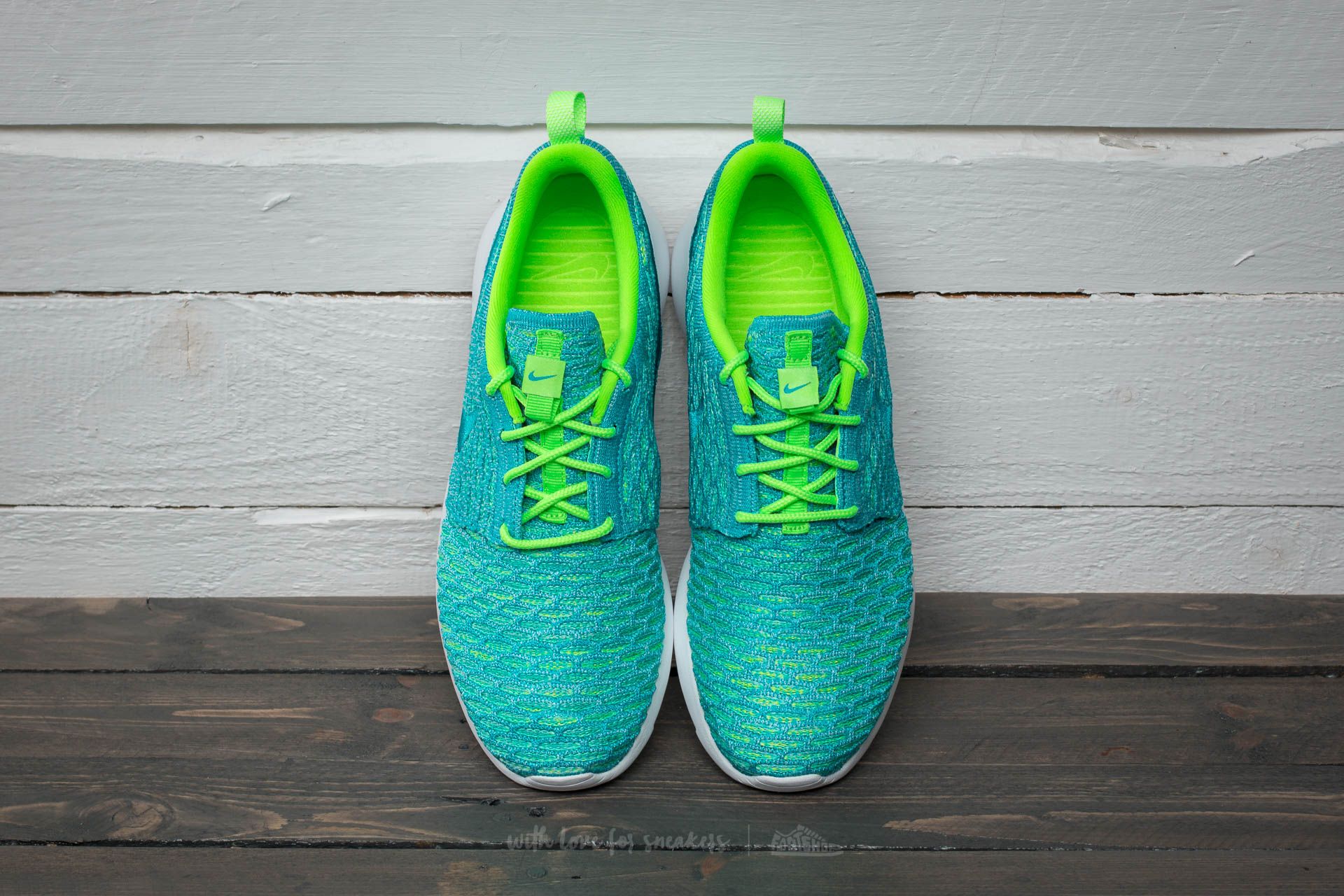 Nike roshe blue green discount