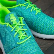 Nike women on sale flyknit roshe