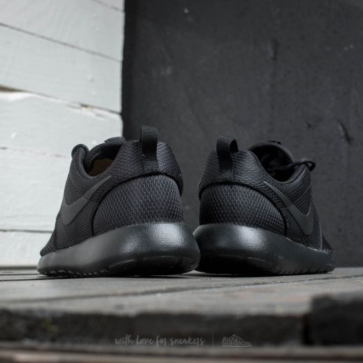 Roshe run hot sale women all black