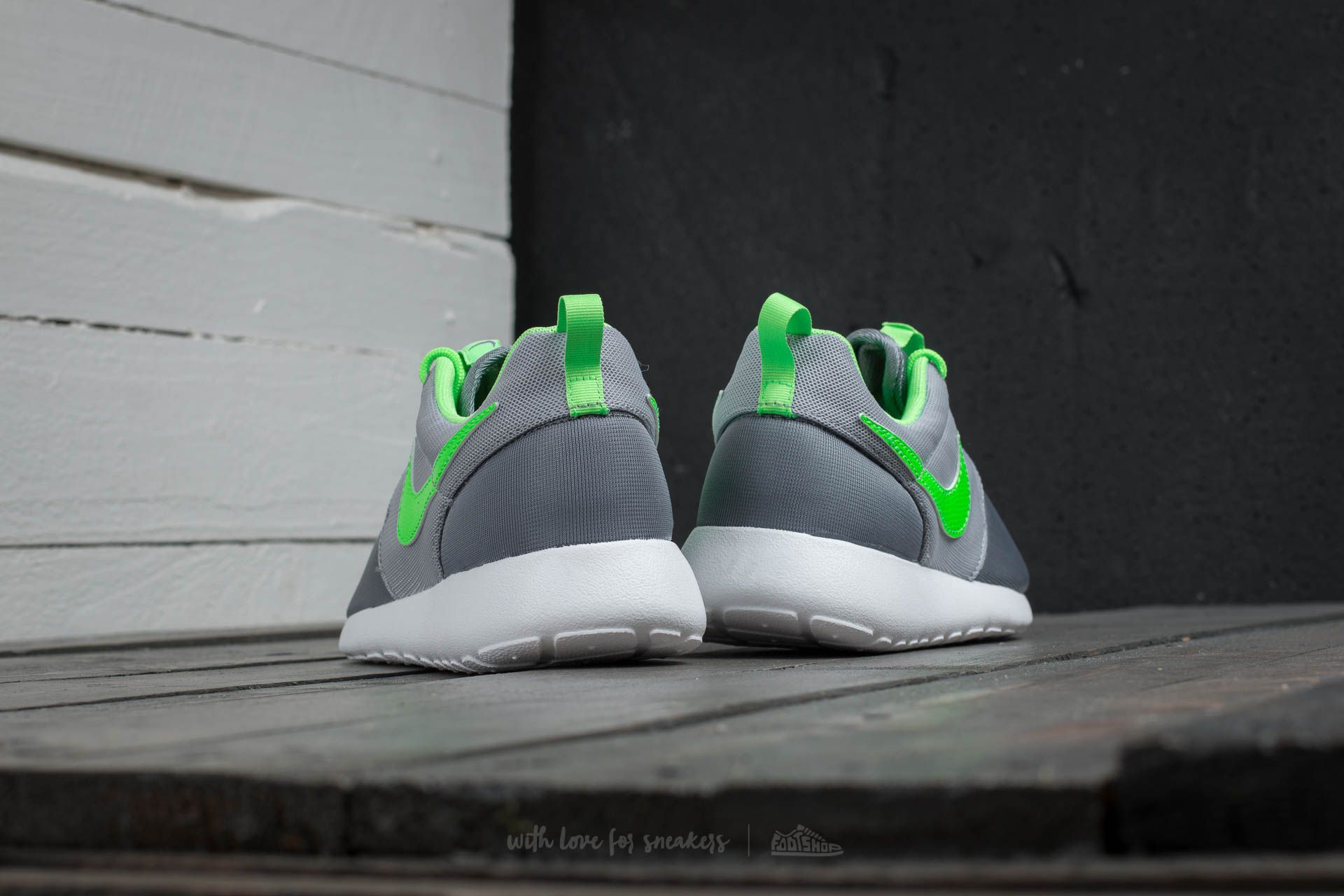 Women s shoes Nike Roshe One GS Classic Grey Green Wolf Grey