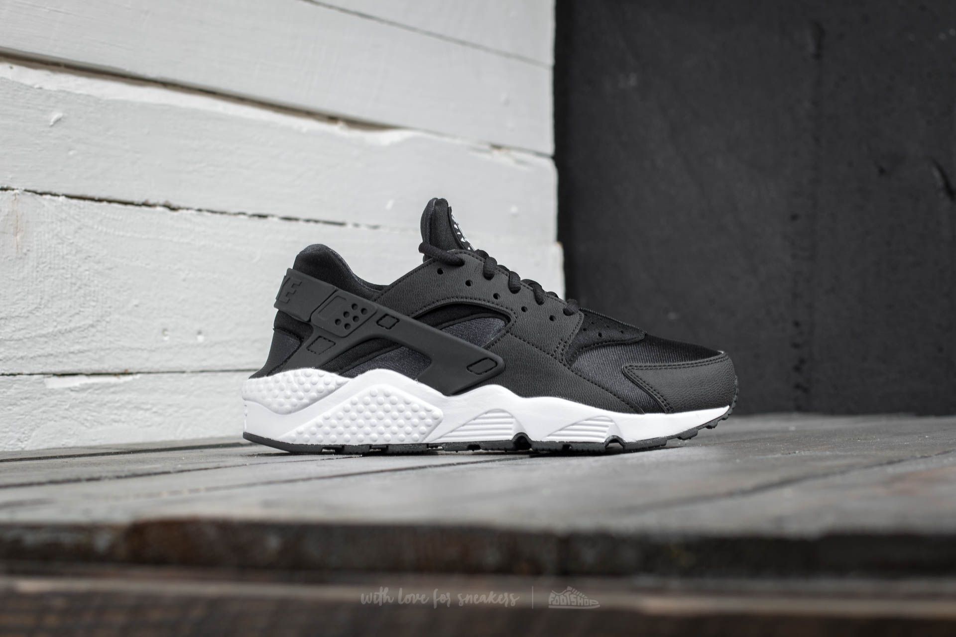Huaraches white and black hotsell