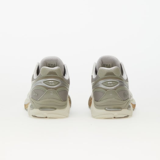 Asics sneakers wolf top