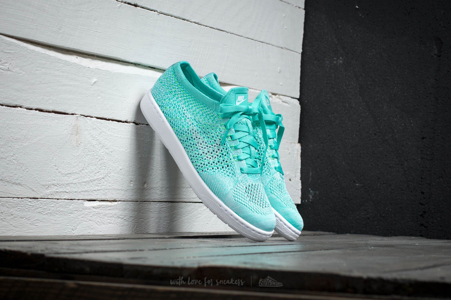 Nike tennis classic ultra flyknit women's store
