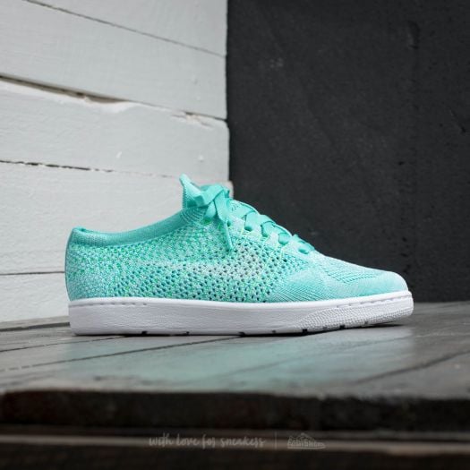Nike tennis classic ultra flyknit women's deals