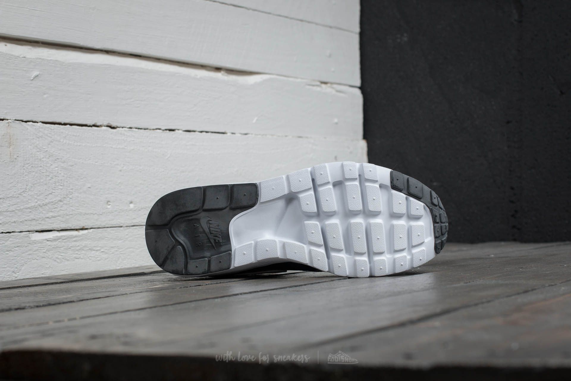 Dámske topánky a tenisky Nike W Air Max 1 Ultra Essentials Black/ White- Steal Th- Pure Platinum