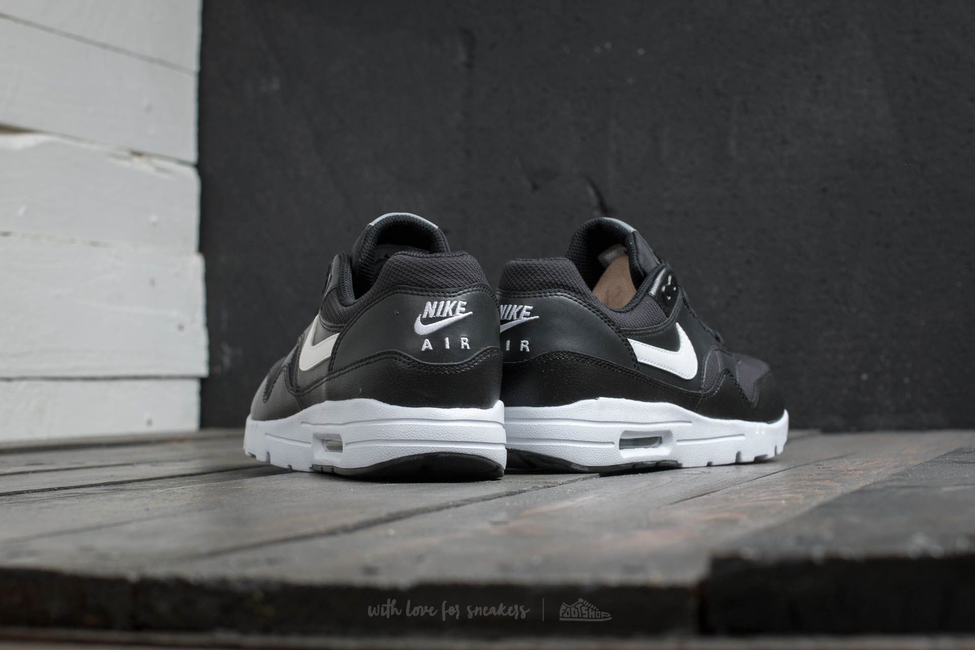 Dámske topánky a tenisky Nike W Air Max 1 Ultra Essentials Black/ White- Steal Th- Pure Platinum