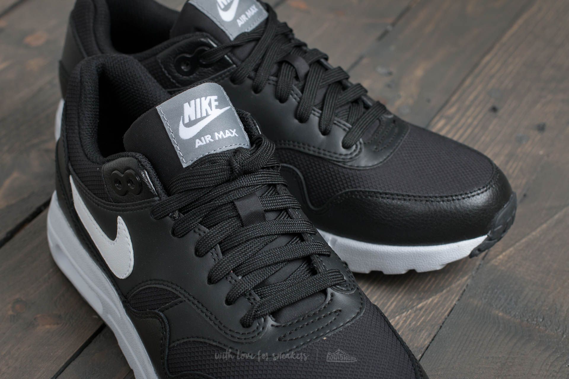 Dámske topánky a tenisky Nike W Air Max 1 Ultra Essentials Black/ White- Steal Th- Pure Platinum