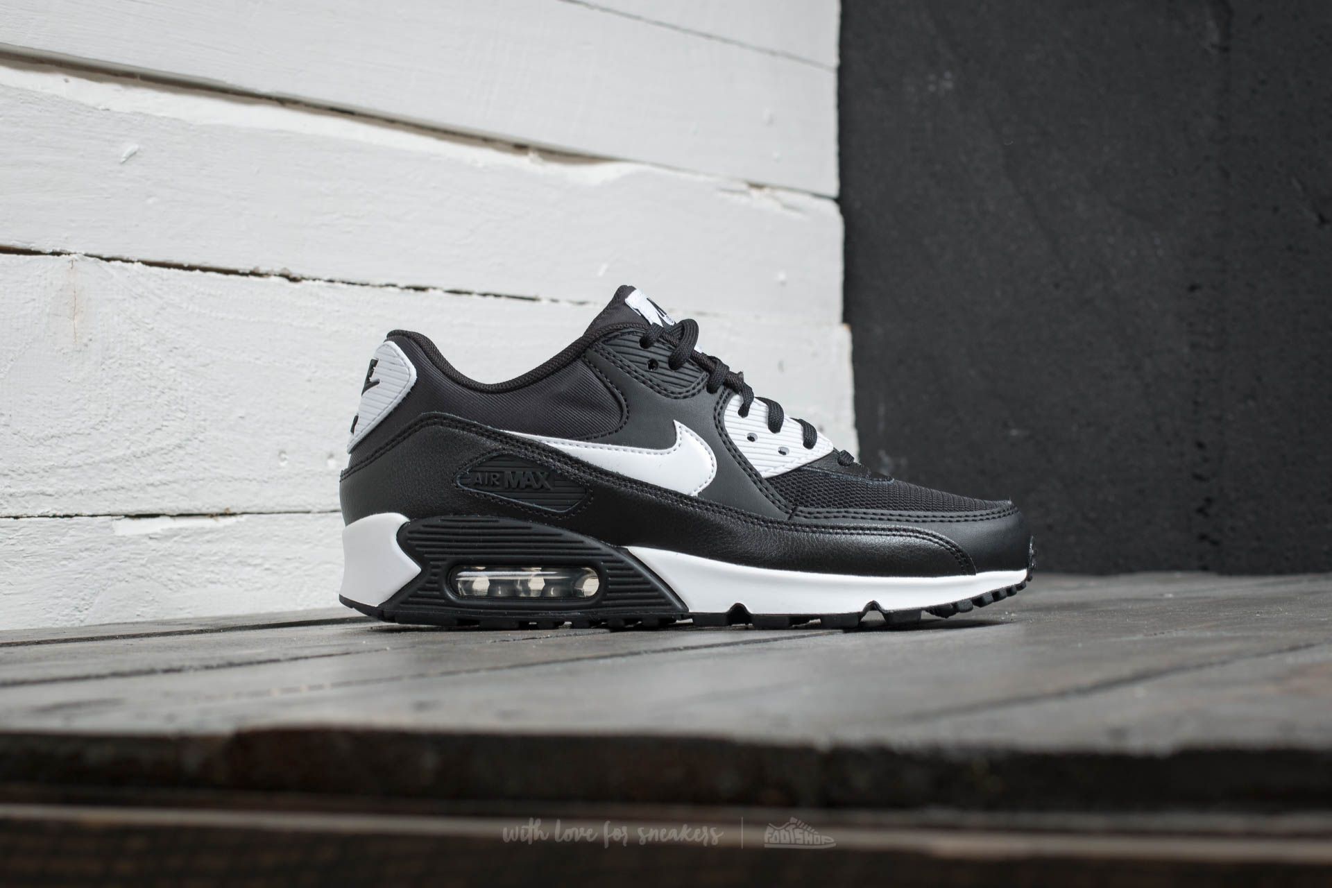 Buty damskie Nike WMNS Air Max 90 Essential Black/ White-Metallic Silver