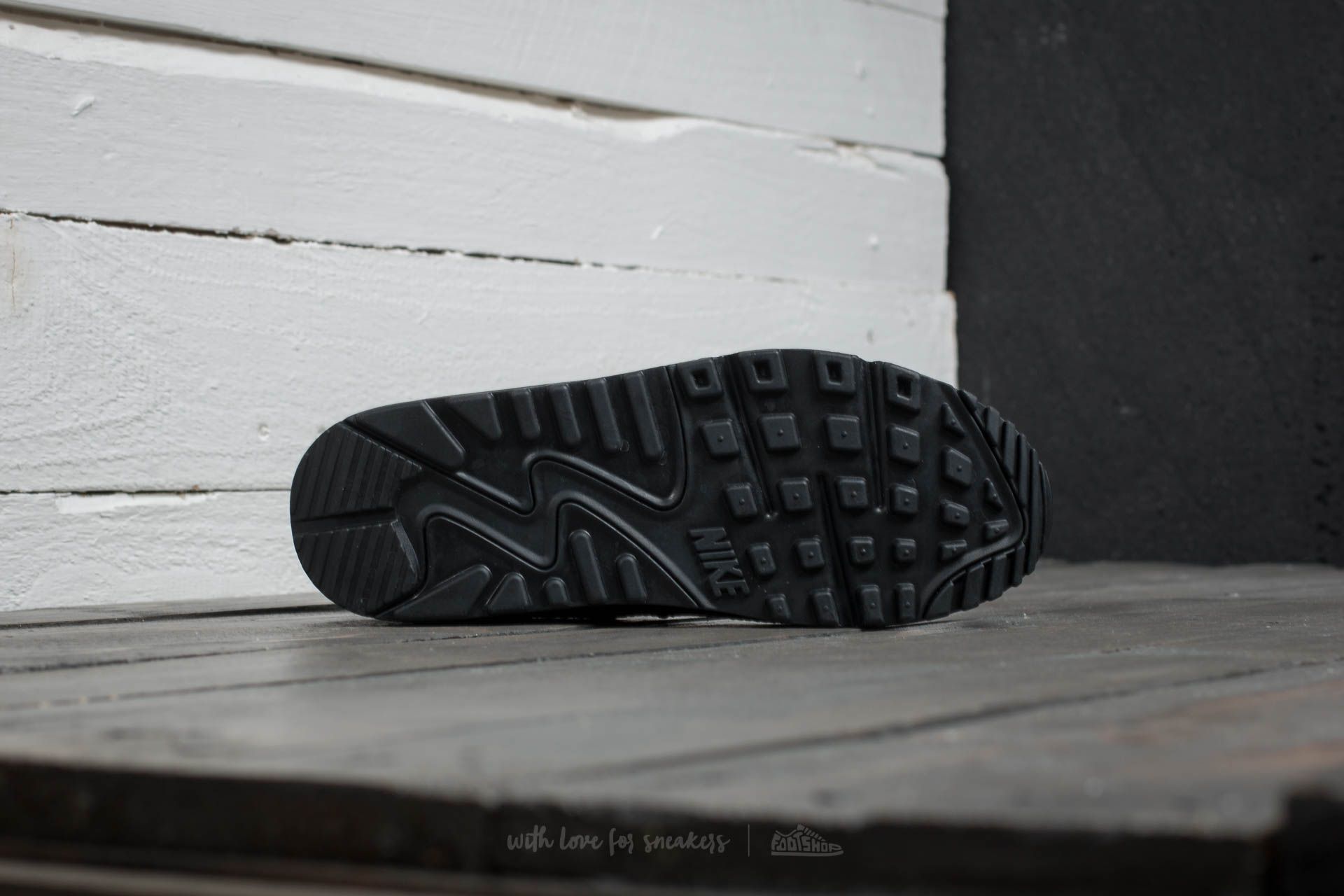 Buty damskie Nike WMNS Air Max 90 Essential Black/ White-Metallic Silver
