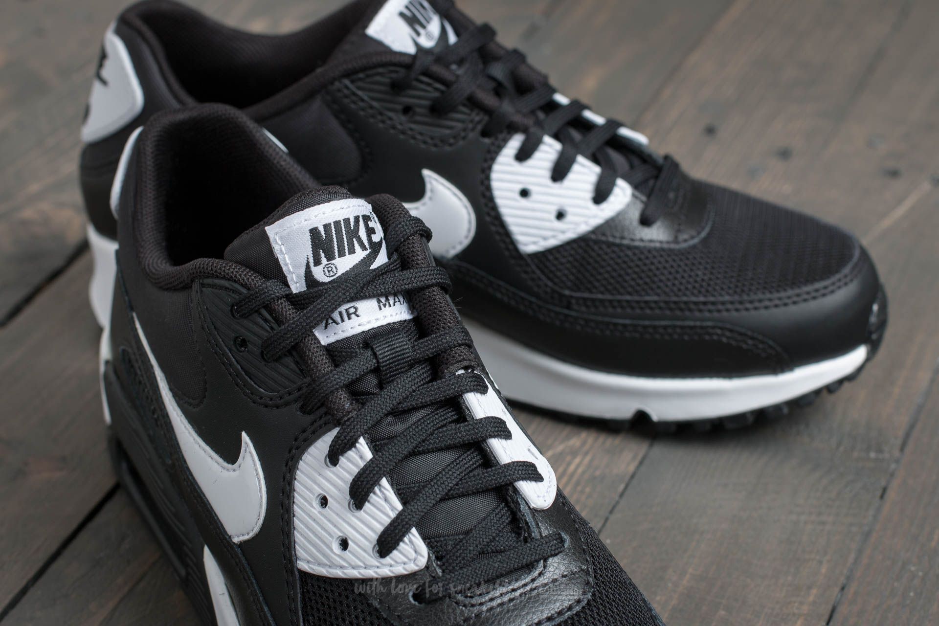 Buty damskie Nike WMNS Air Max 90 Essential Black/ White-Metallic Silver