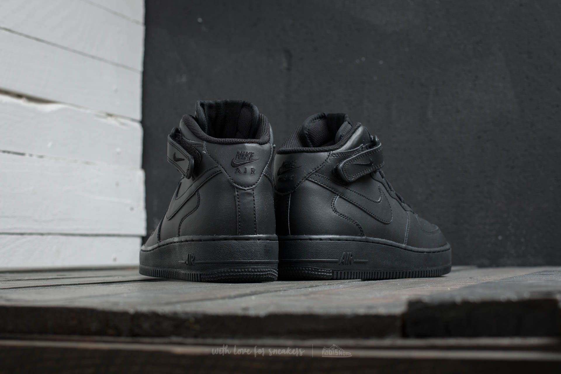 Black air force 1s mid sales