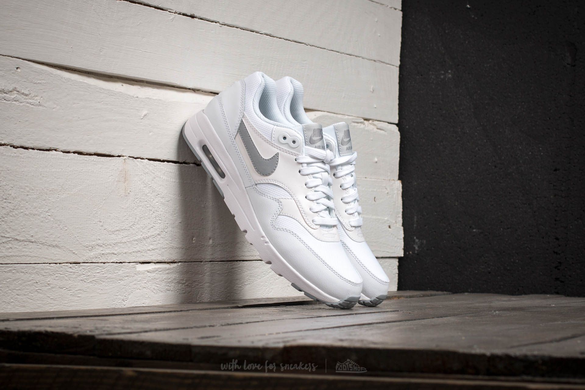 Zapatillas mujer Nike W Air Max 1 Ultra Essentials White/Wolf Grey Pure Platinum Metallic 