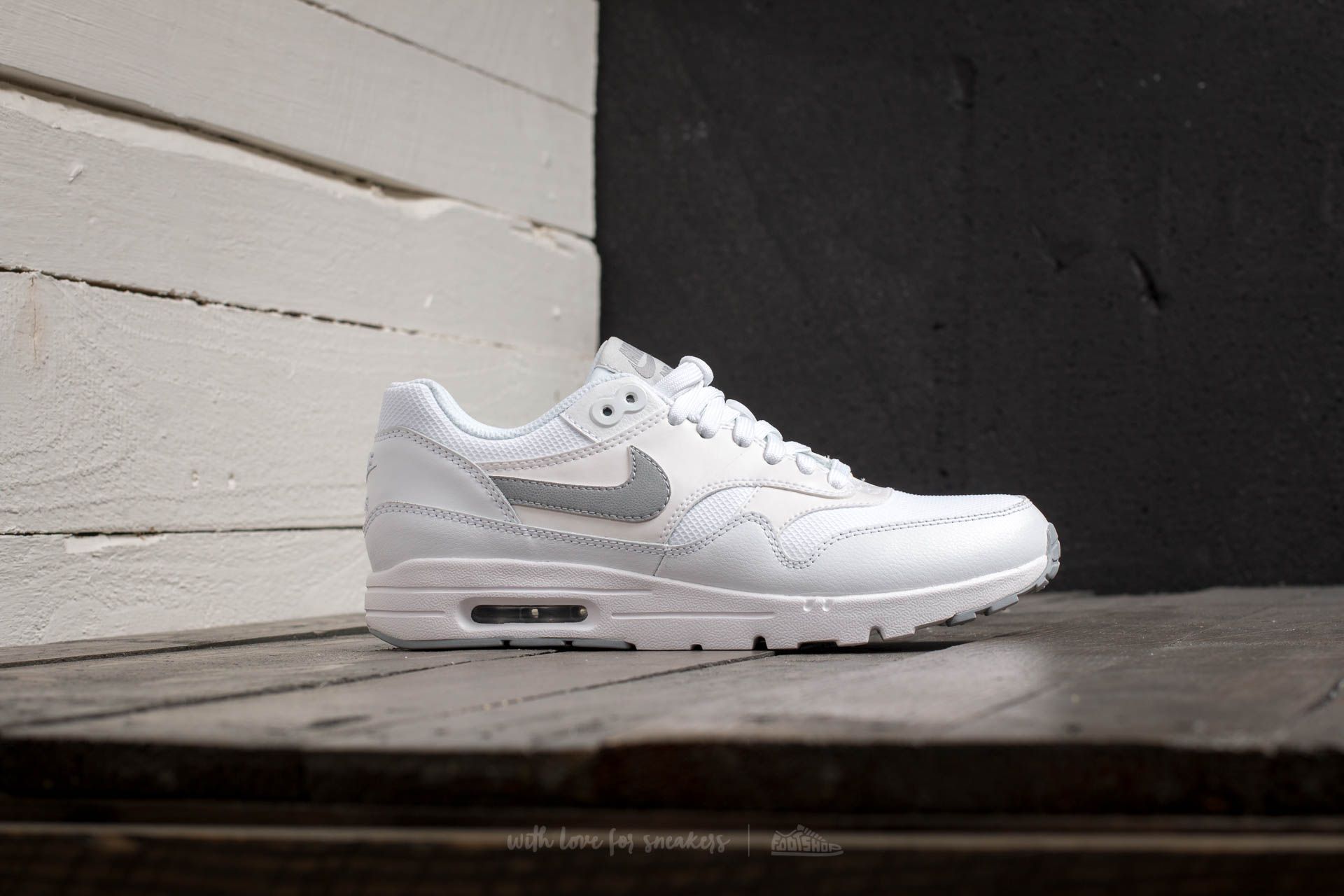 Zapatillas mujer Nike W Air Max 1 Ultra Essentials White/Wolf Grey Pure Platinum Metallic 