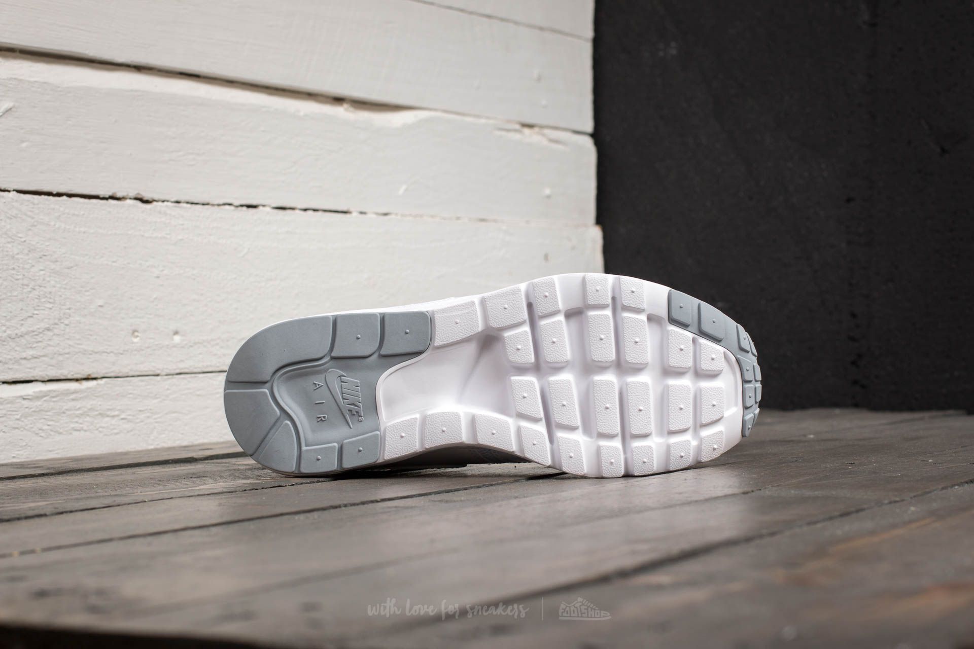 Zapatillas mujer Nike W Air Max 1 Ultra Essentials White/Wolf Grey Pure Platinum Metallic 