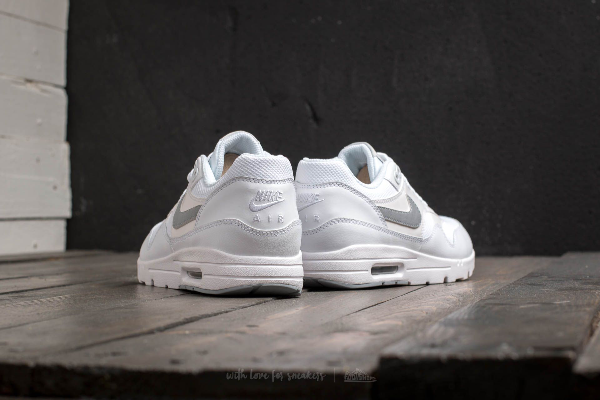 Zapatillas mujer Nike W Air Max 1 Ultra Essentials White/Wolf Grey Pure Platinum Metallic 