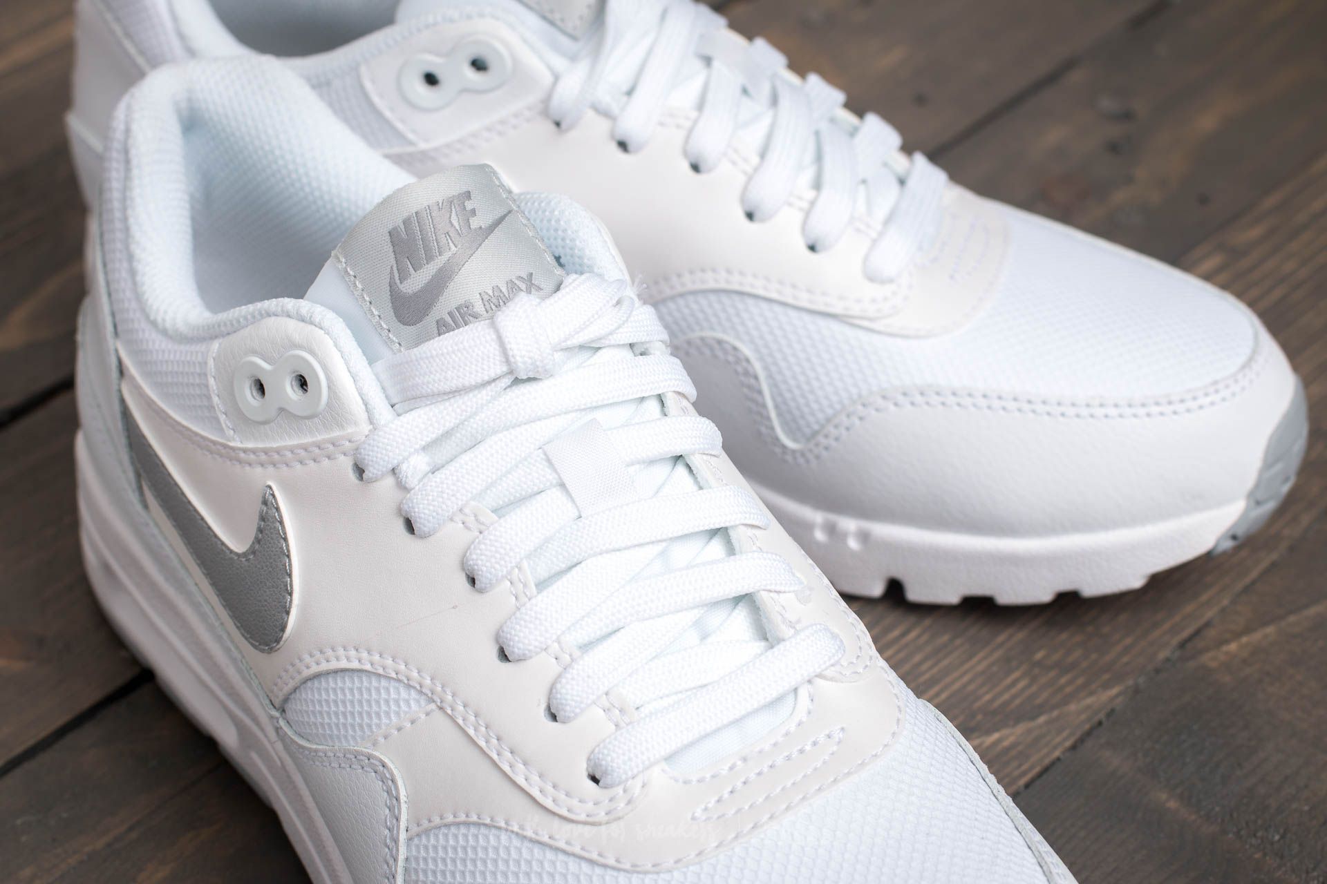 Zapatillas mujer Nike W Air Max 1 Ultra Essentials White/Wolf Grey Pure Platinum Metallic 