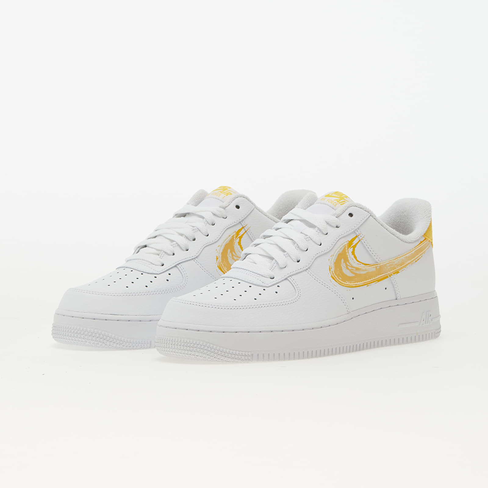 Moški čevlji Nike Air Force 1 '07 White/ Solar Flare