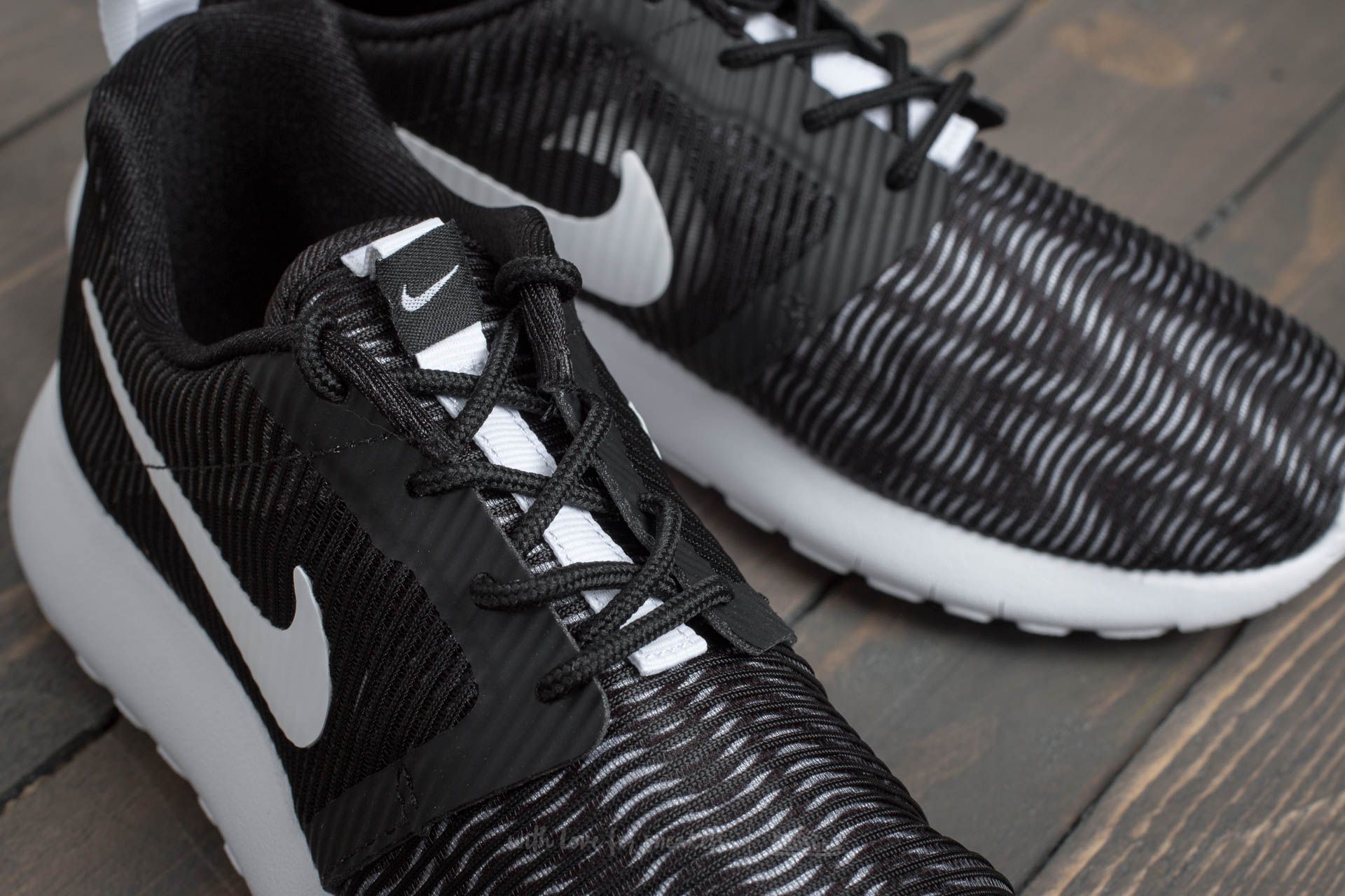 Moteriška avalynė Nike Roshe One Flight Weight (GS) Black/ White
