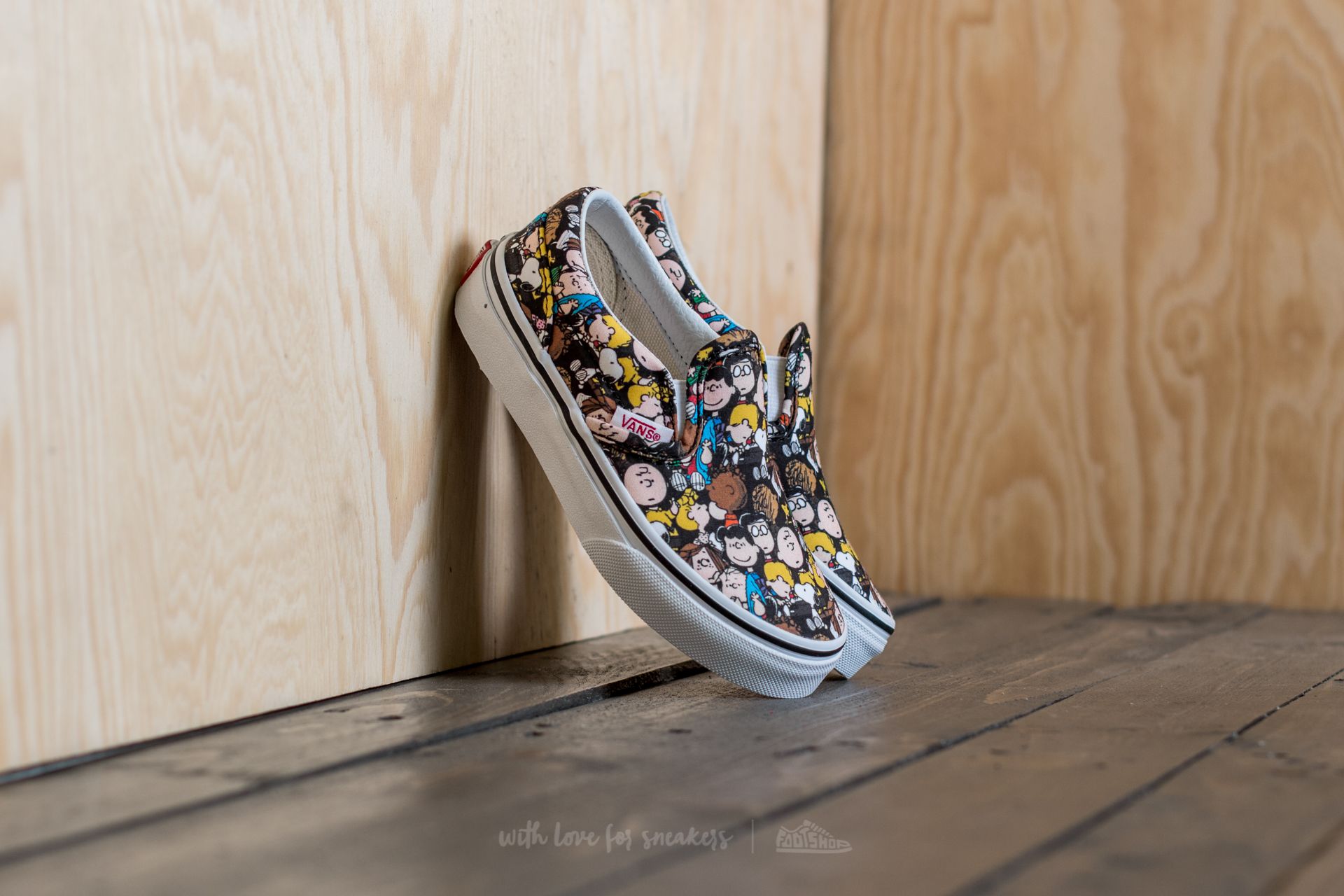 Kids' sneakers and shoes Vans x Peanuts Classic Slip-On The Gang/ Black