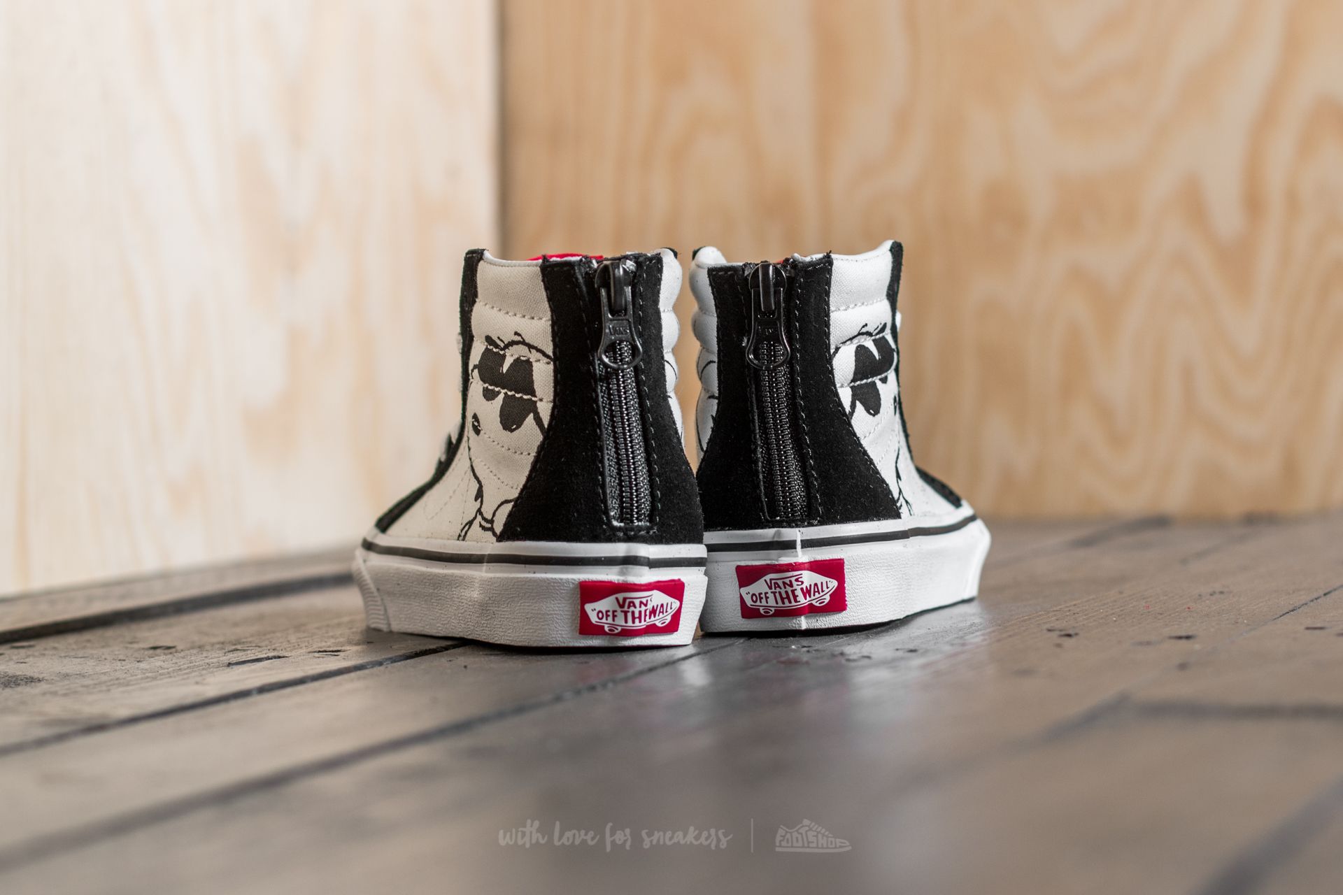 Kids sneakers and shoes Vans x Peanuts Sk8 Hi Zip Joe Cool