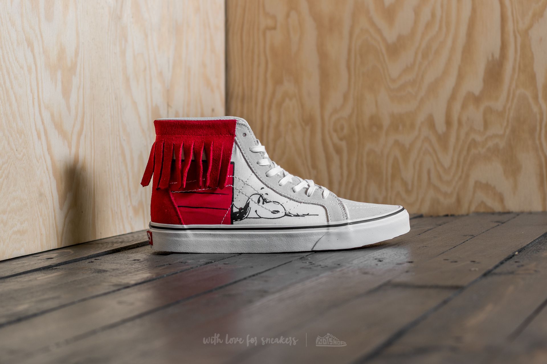 Vans peanuts 2025 dog house