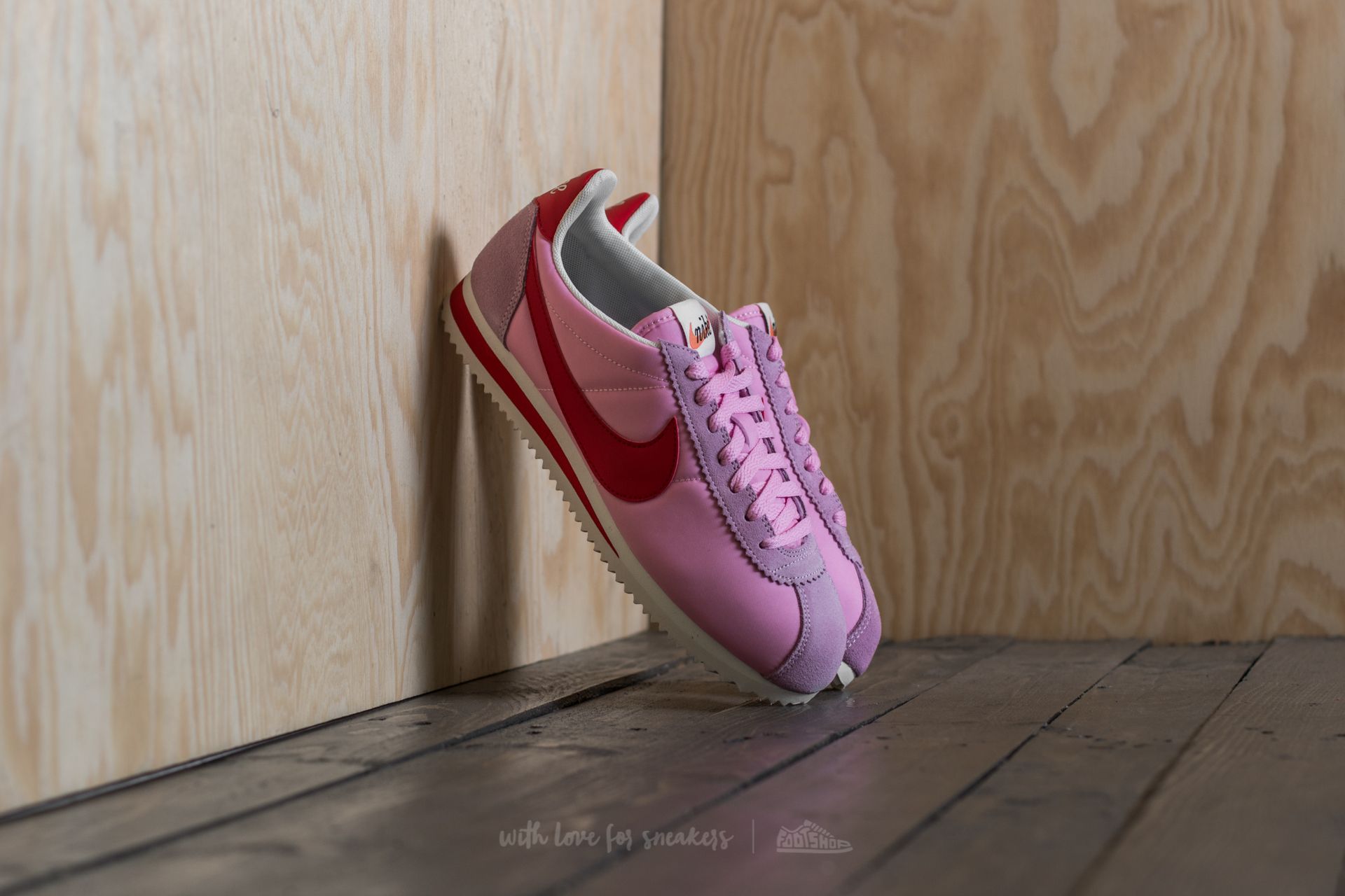 Dámske topánky a tenisky Nike Wmns Classic Cortez Nylon Premium Perfect Pink/ Sport Red-Sail