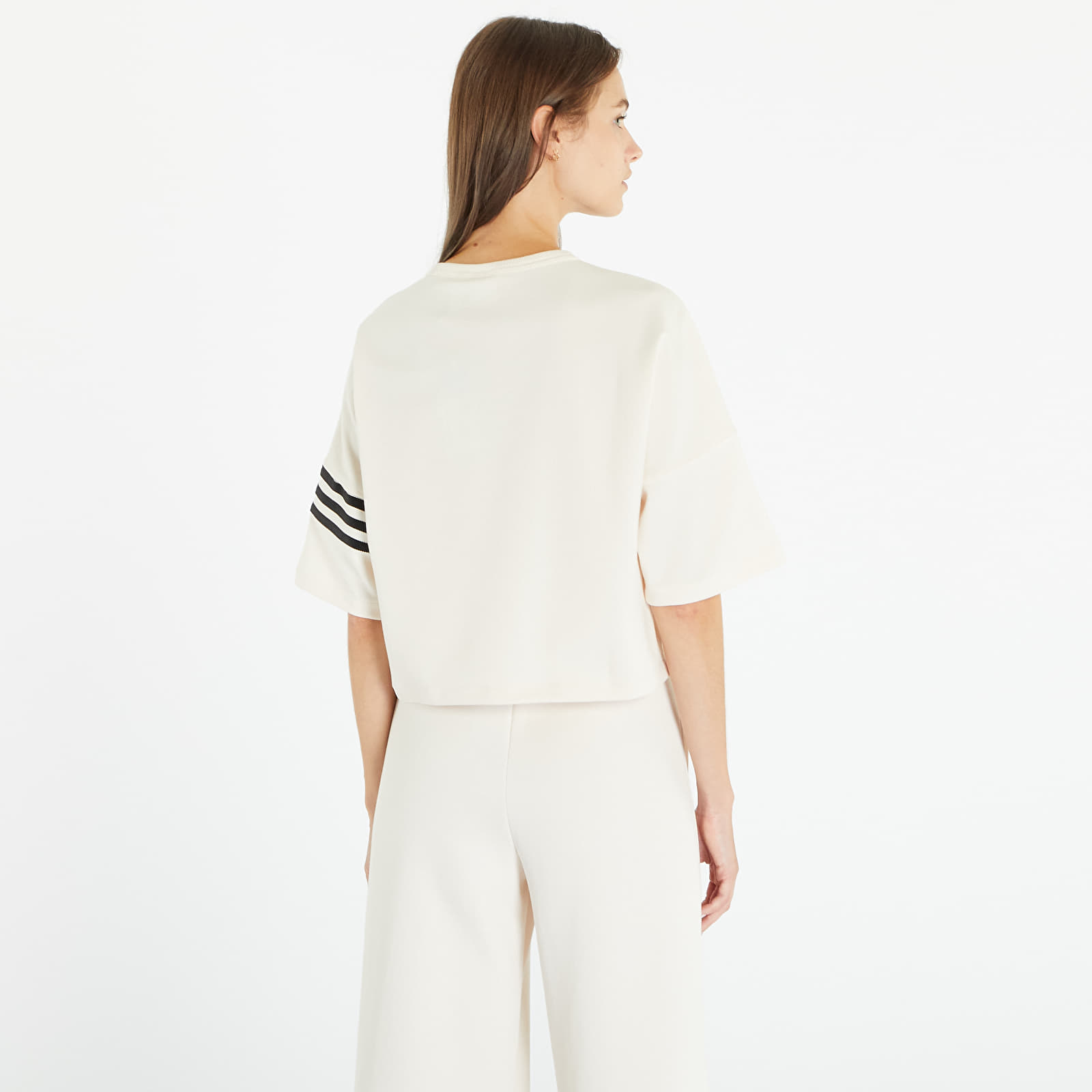 T-skjorter adidas Originals Neuclassics Short Sleeve T-Shirt Wonder White/ Black