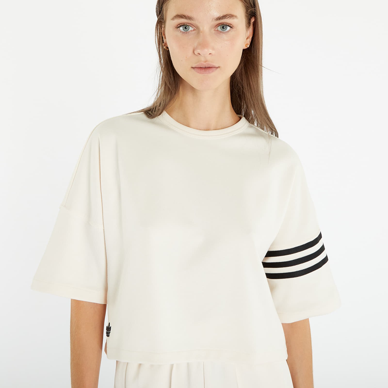 T-skjorter adidas Originals Neuclassics Short Sleeve T-Shirt Wonder White/ Black