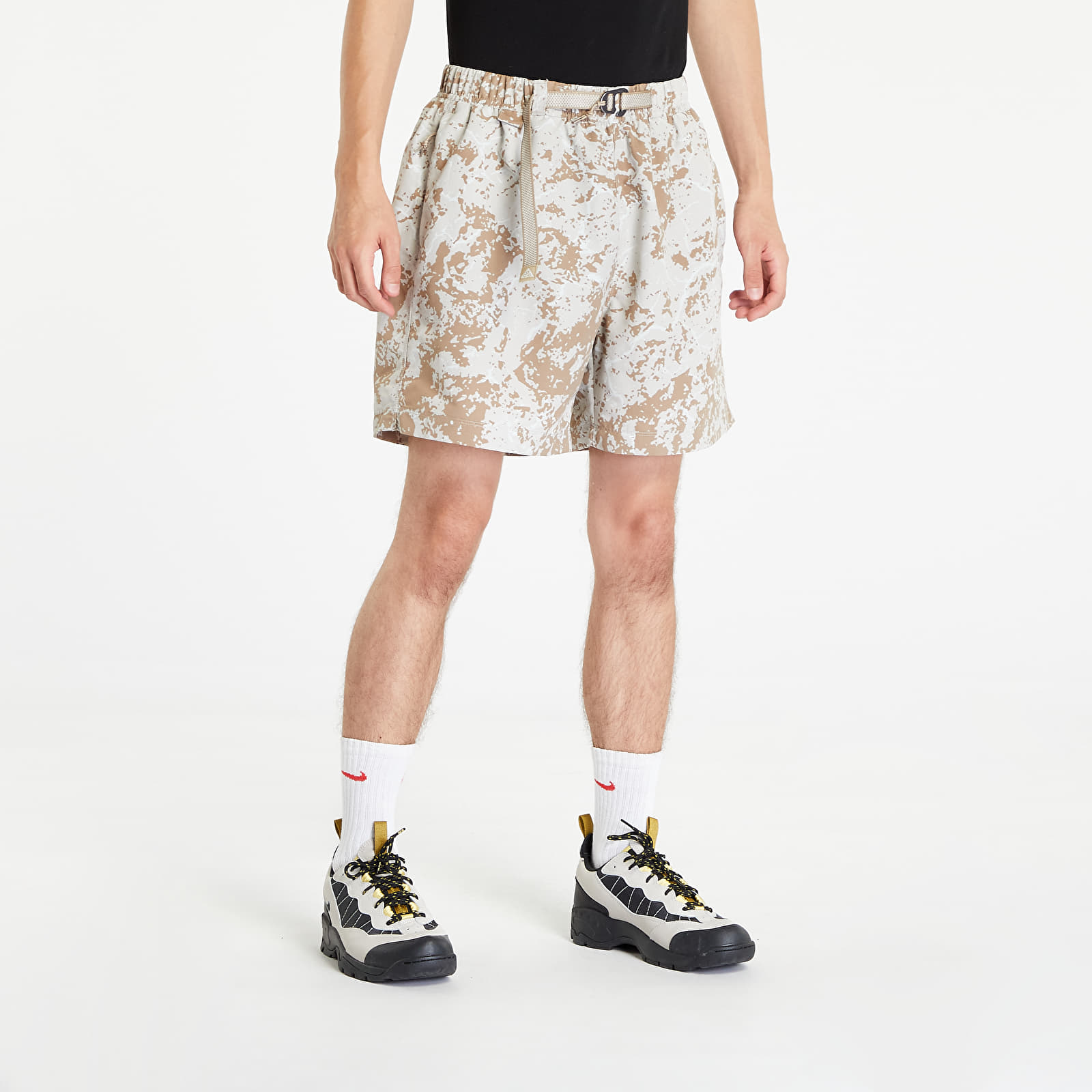 Nike - acg dri-fit medium-support mid-rise 8" shorts with pockets light iron ore/ summit white