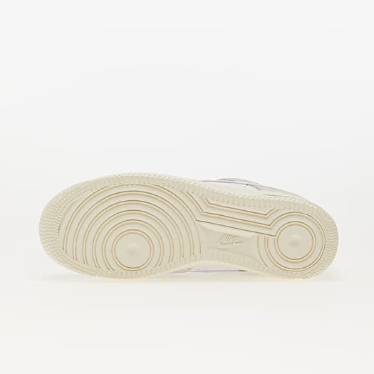 Nike Air Force 1 LV8
