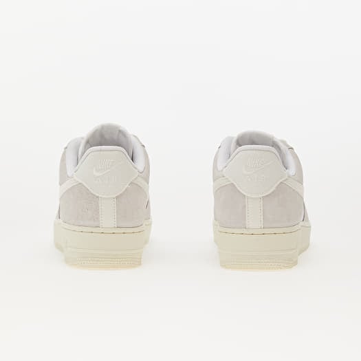 Nike Air Force 1 LV8
