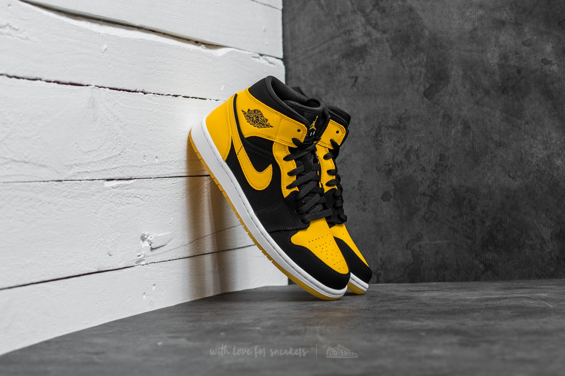 Air Jordan 1 Mid