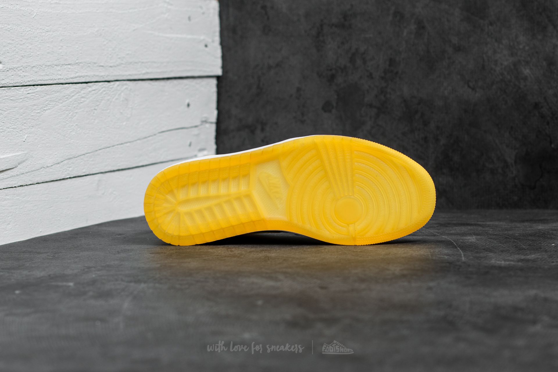 Scarpe uomo Air Jordan 1 Mid Black/ Varsity Maize-White