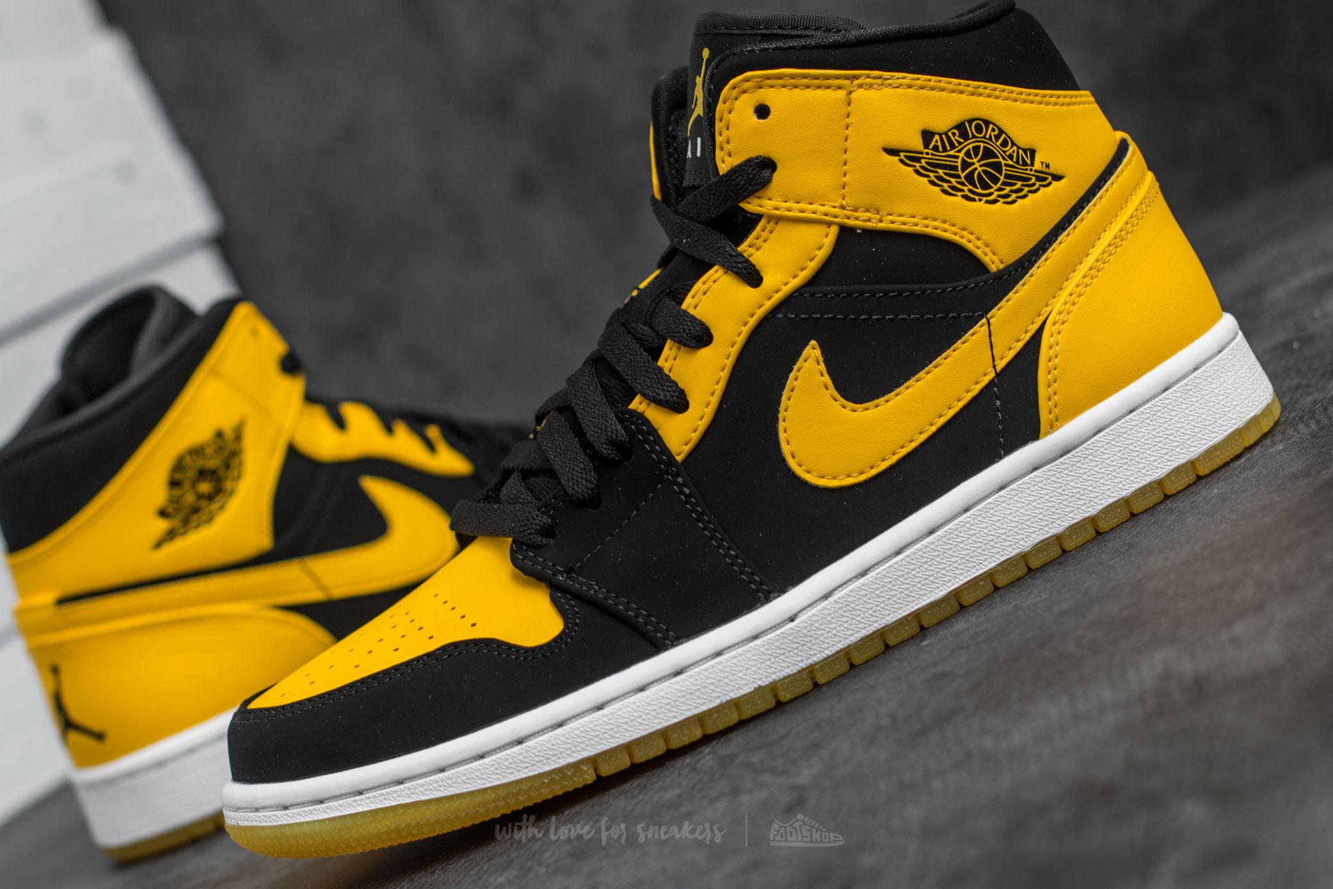 Scarpe uomo Air Jordan 1 Mid Black/ Varsity Maize-White