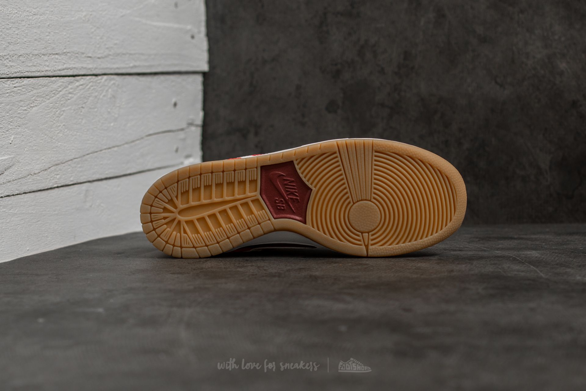 Sapatos de homem Nike SB Zoom Dunk Low Pro Track Red/ White-Cedar