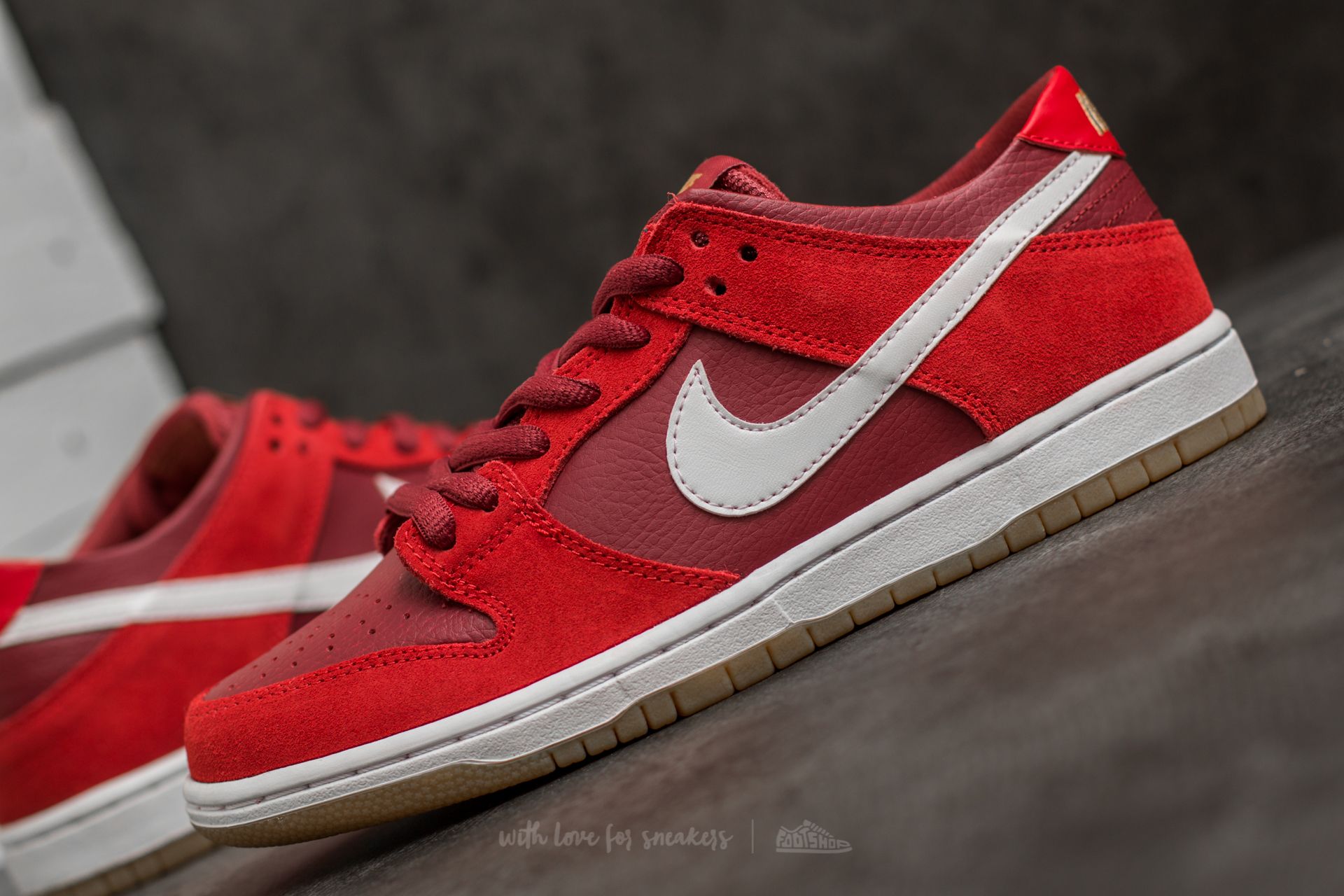 Sapatos de homem Nike SB Zoom Dunk Low Pro Track Red/ White-Cedar