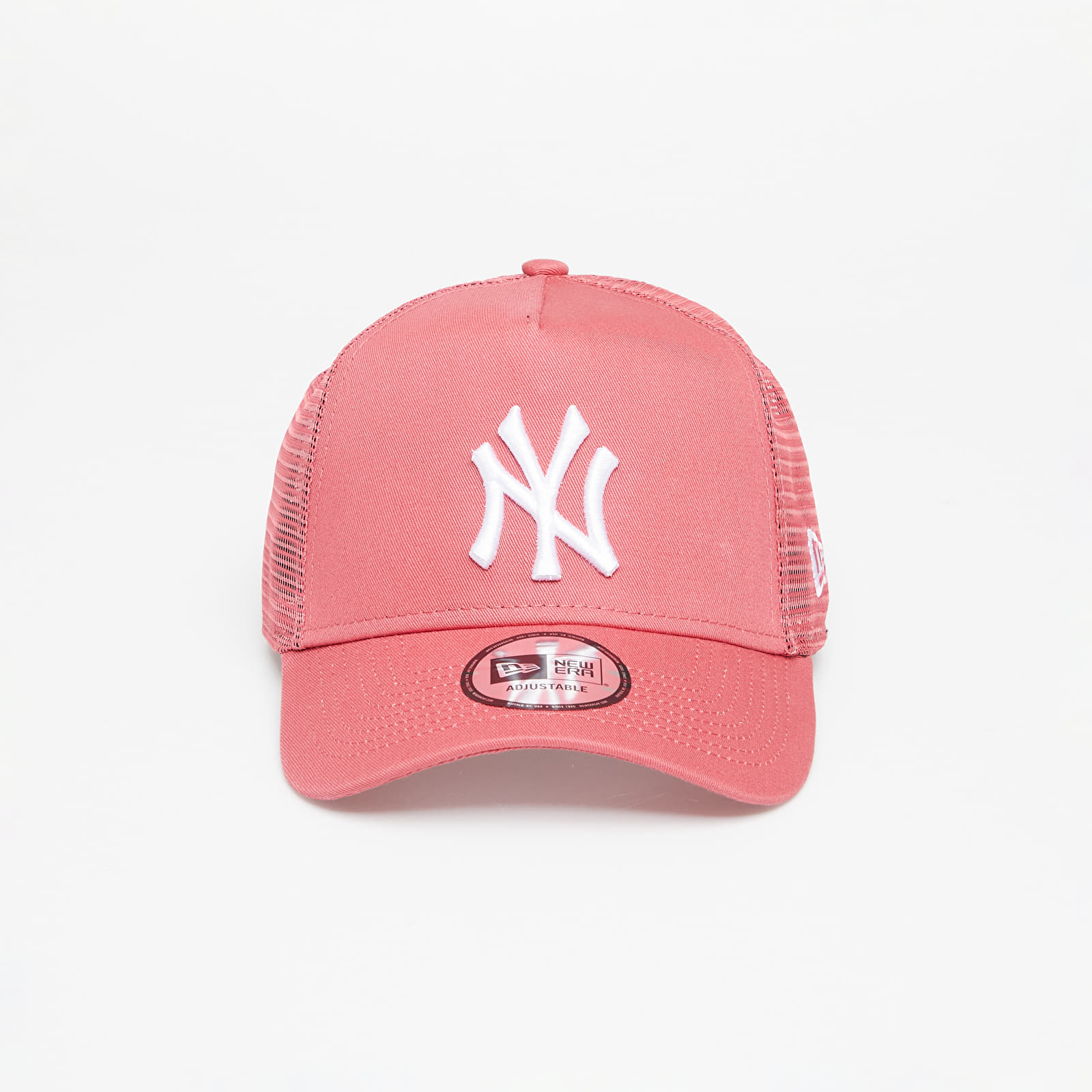 Levně New Era New York Yankees League Essential Trucker Cap Pink