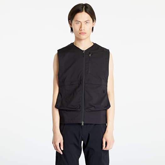 Väst Poutnik by Tilak Blade Vest Black