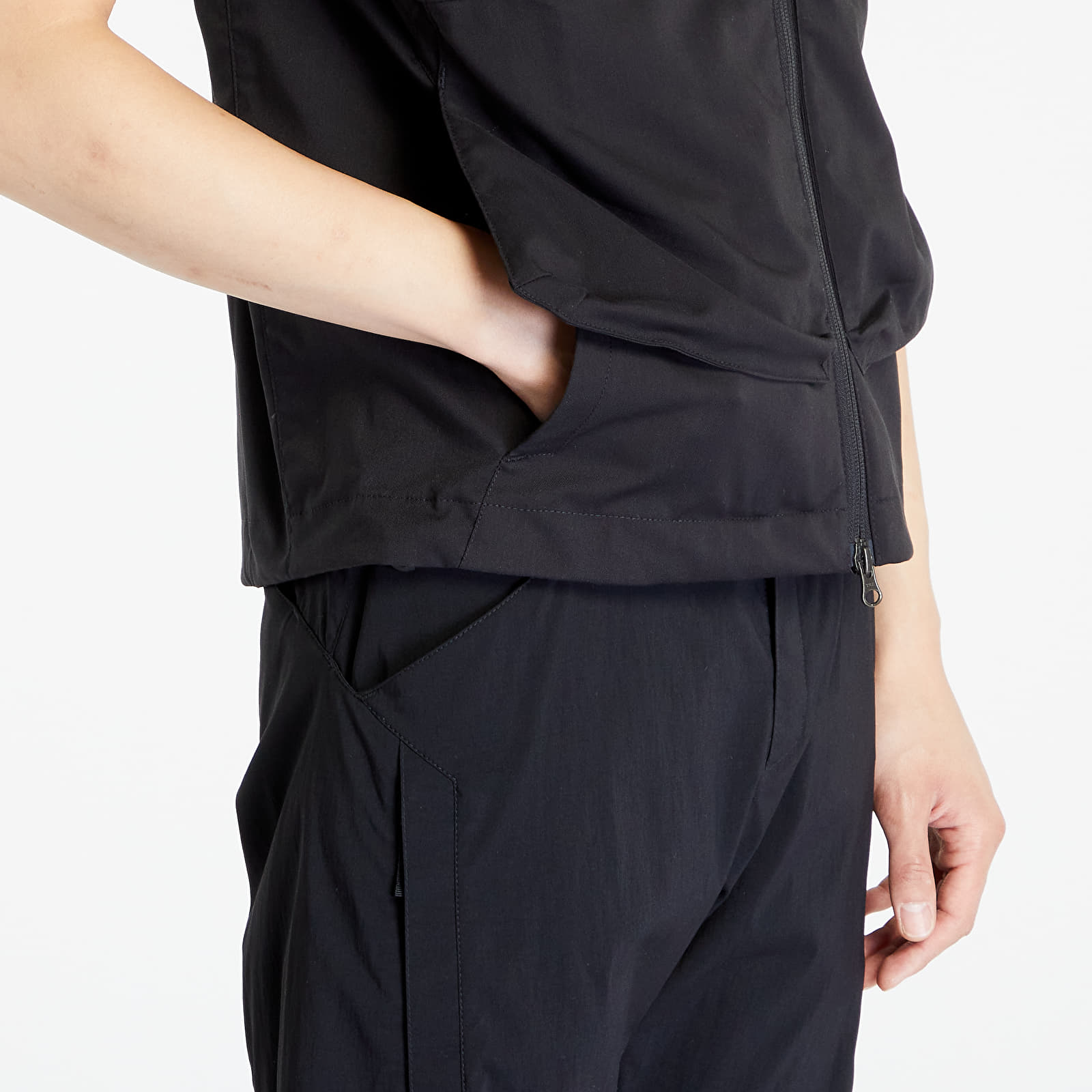 Vesty Poutnik by Tilak Blade Vest Black