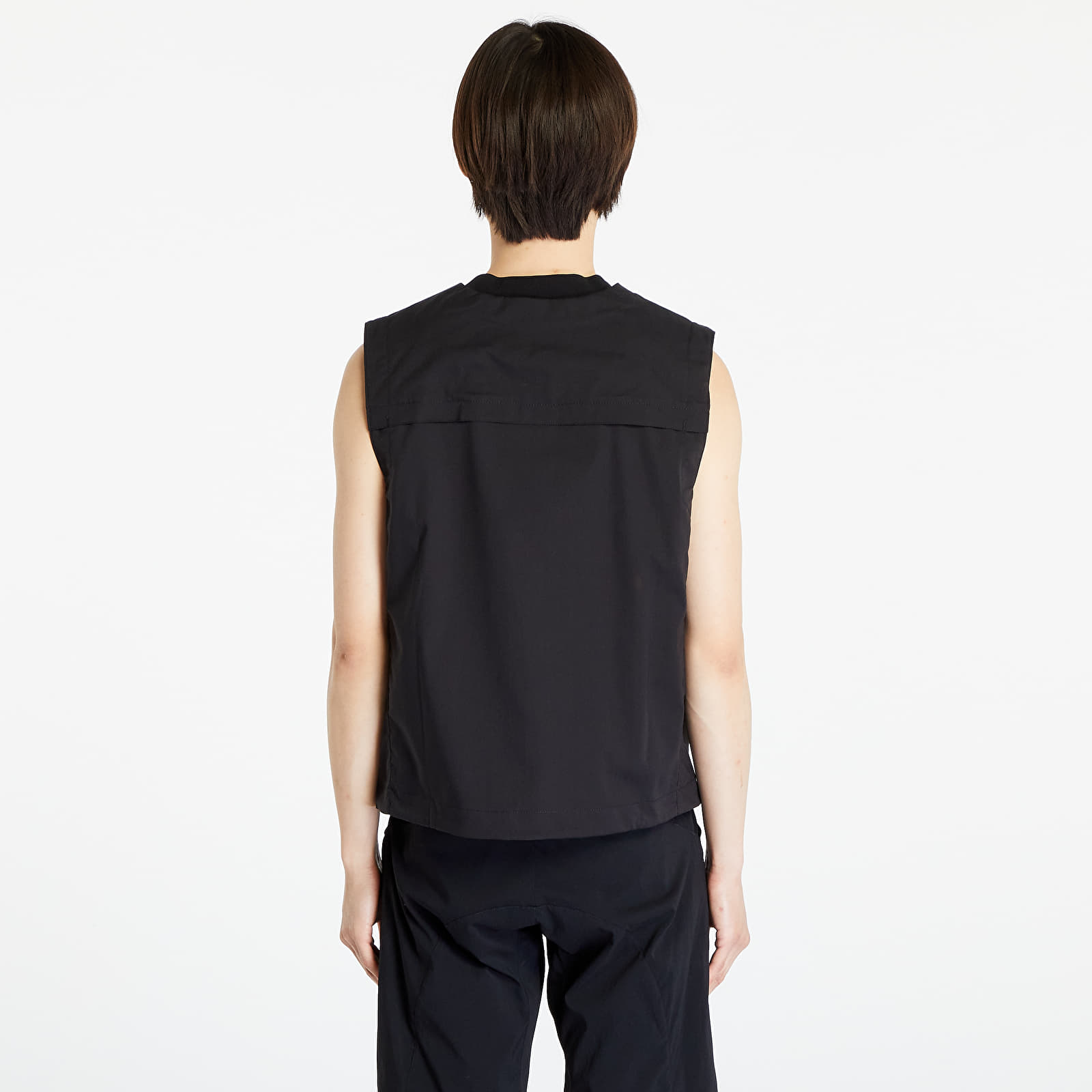 Vesty Poutnik by Tilak Blade Vest Black