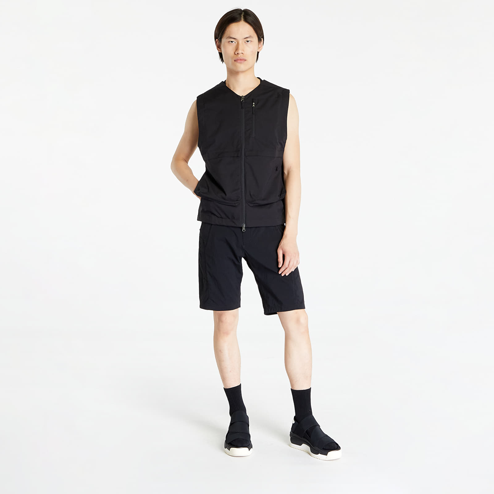 Vesty Poutnik by Tilak Blade Vest Black