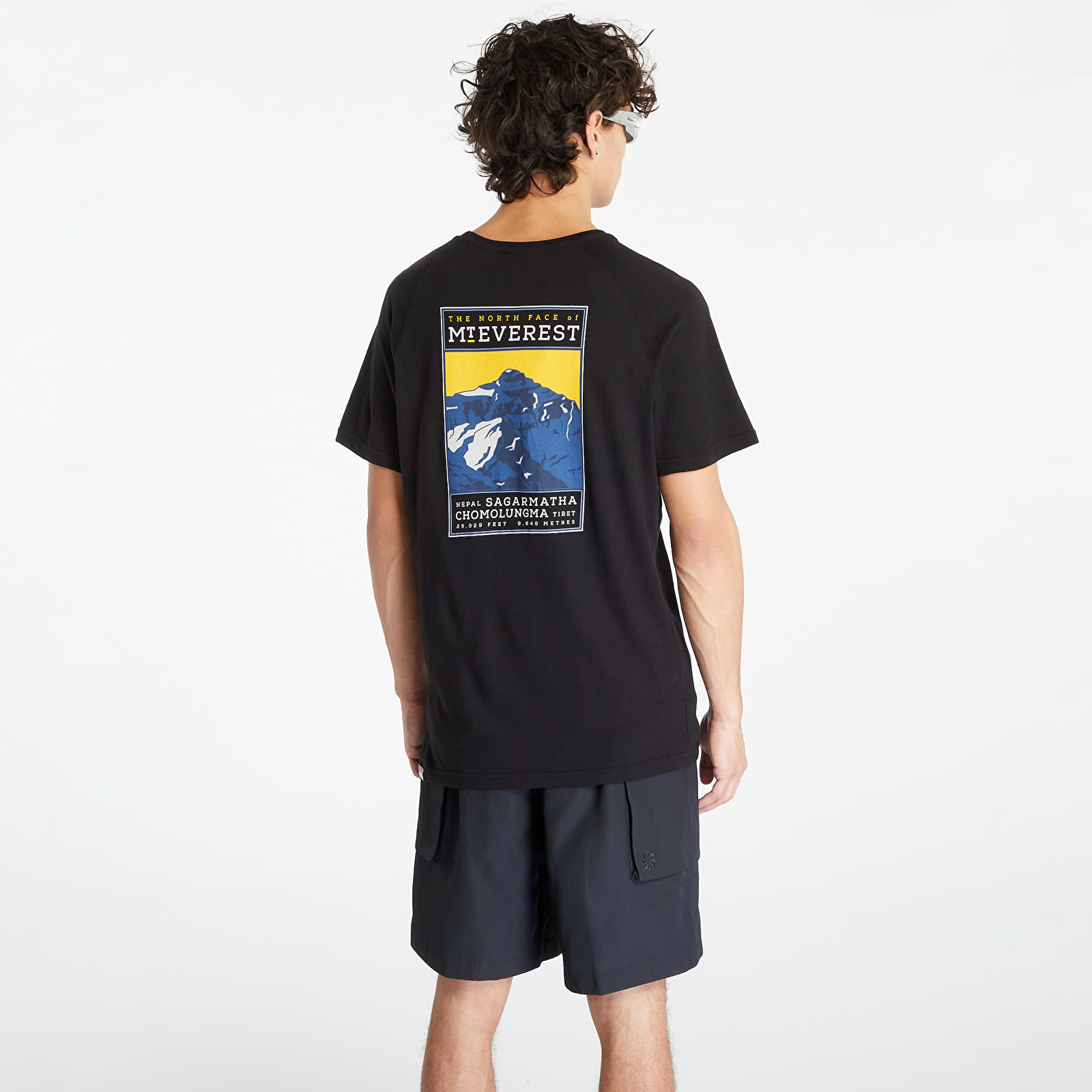 T-skjorter The North Face S/S North Faces Tee TNF Black/ Summit Gold