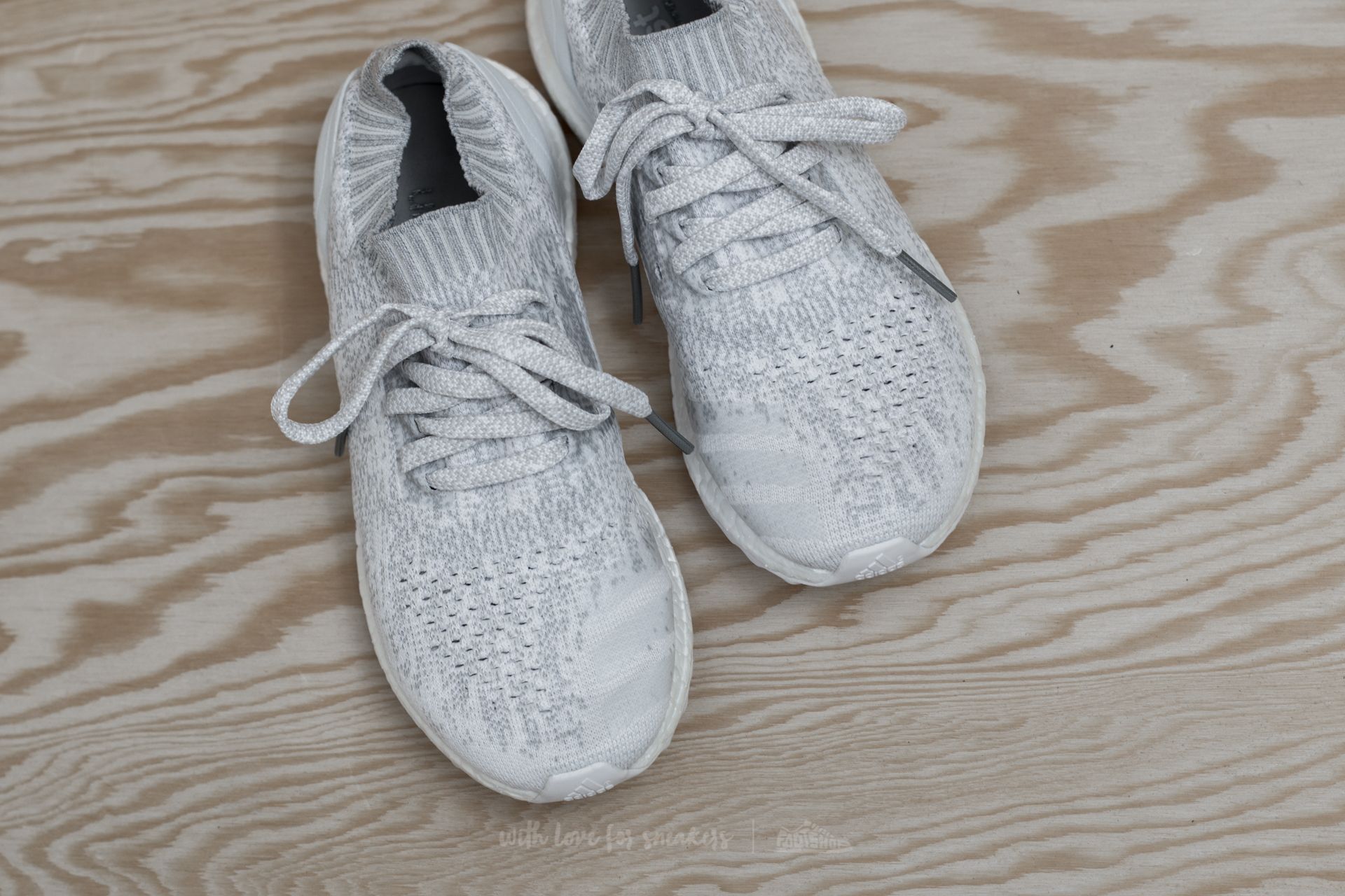 Ultra boost white j hotsell e d